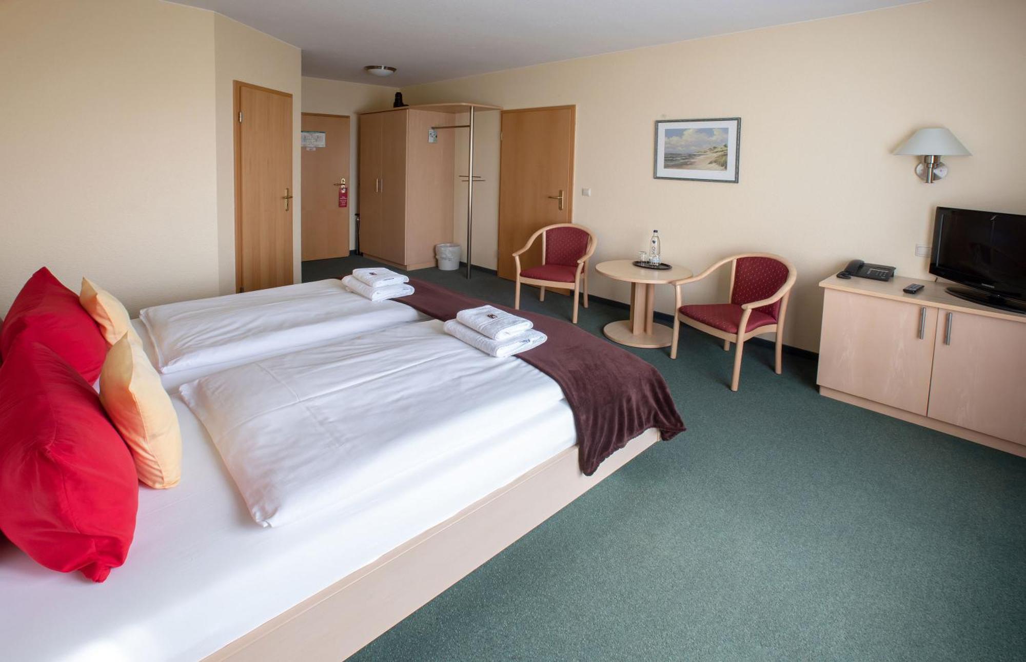 Hotel & Restaurant Zum Kap Arkona Putgarten Екстериор снимка